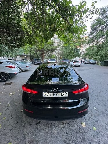 Hyundai Elantra-4