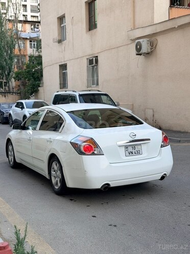 Nissan Altima-5
