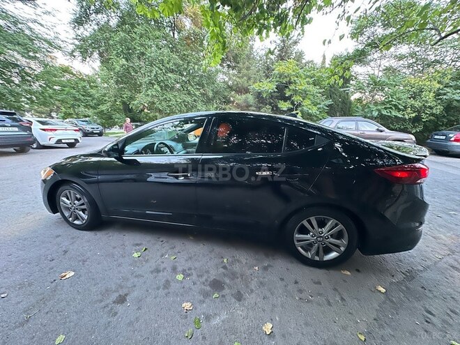 Hyundai Elantra-5
