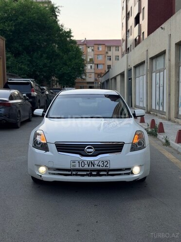 Nissan Altima-1