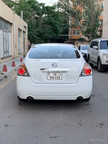 Nissan Altima-4