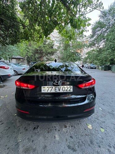 Hyundai Elantra-3