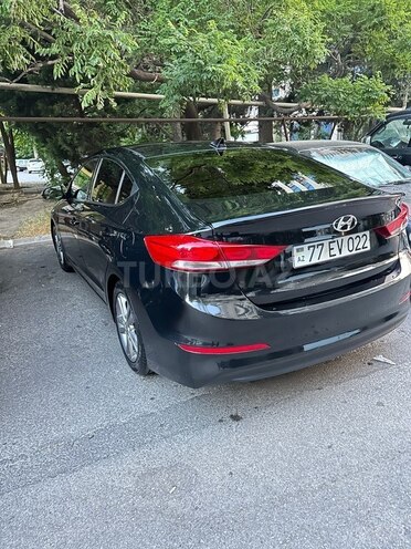 Hyundai Elantra-11