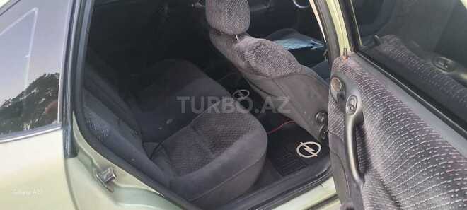 Opel Vectra-14