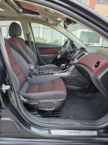 Chevrolet Cruze-12