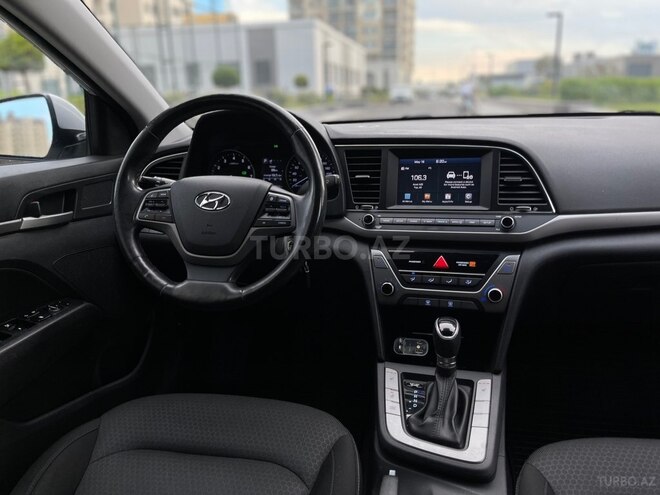 Hyundai Elantra-10