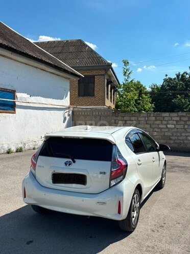 Toyota Aqua-2