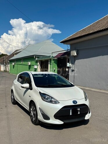 Toyota Aqua-1