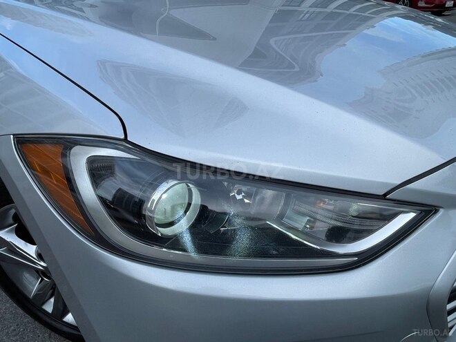 Hyundai Elantra-19