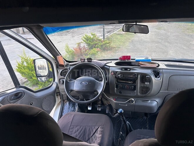 Ford Transit-7