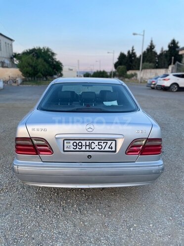 Mercedes E 270-2