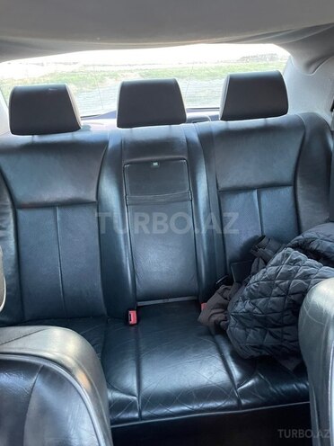 Mercedes E 270-7