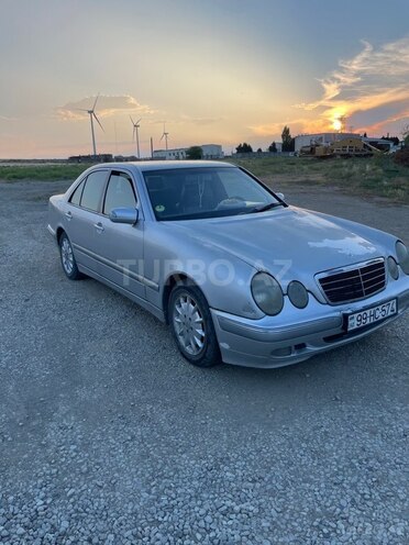 Mercedes E 270-5