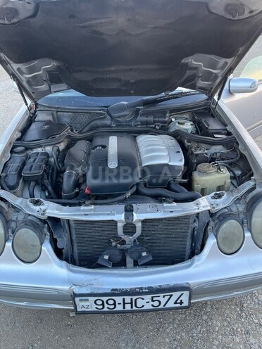 Mercedes E 270-9