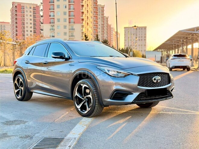 Infiniti QX30-5
