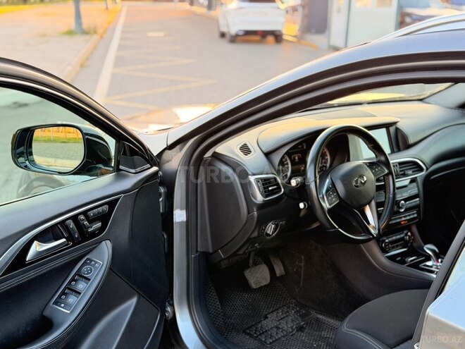 Infiniti QX30-11