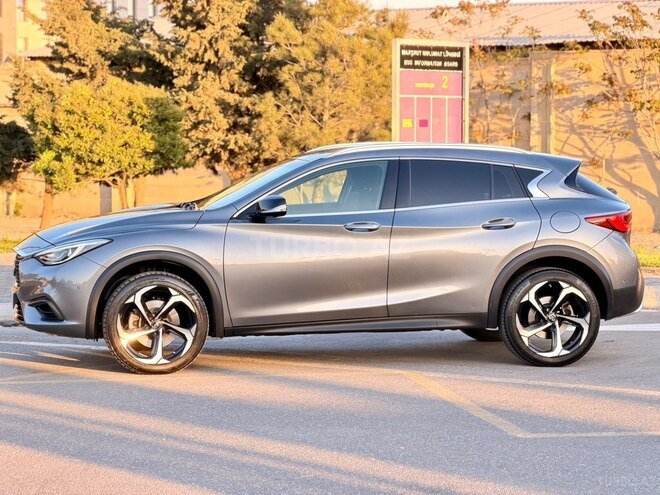 Infiniti QX30-9