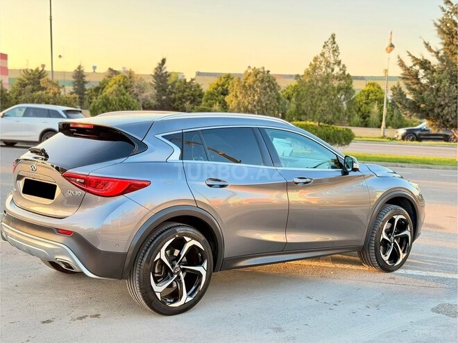 Infiniti QX30-8