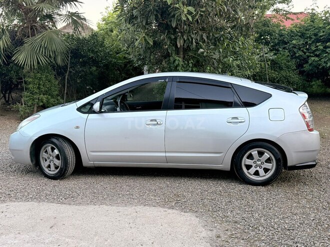 Toyota Prius-5