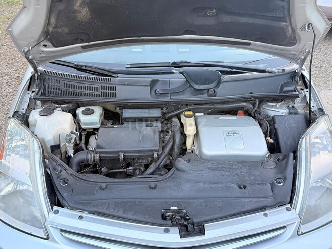 Toyota Prius-12