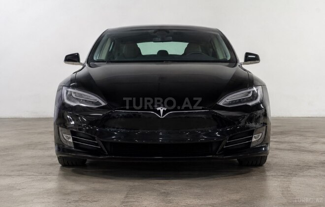 Tesla Model S-1