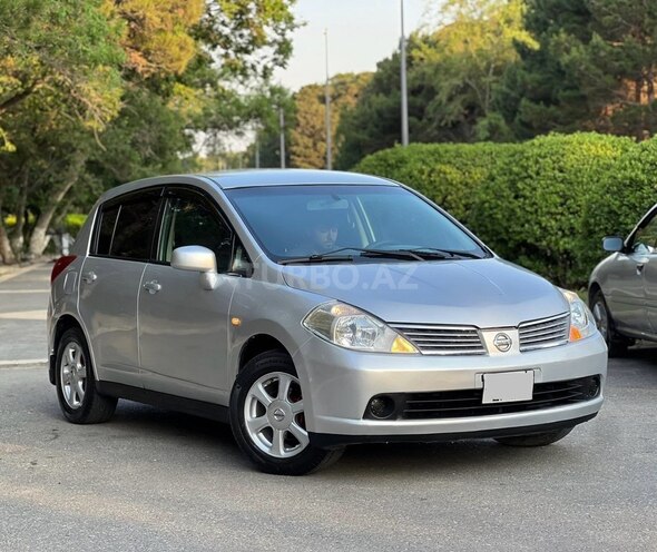 Nissan Tiida-1
