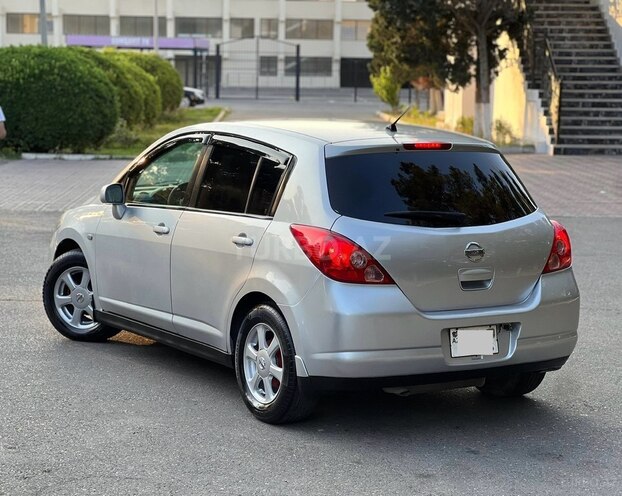 Nissan Tiida-5