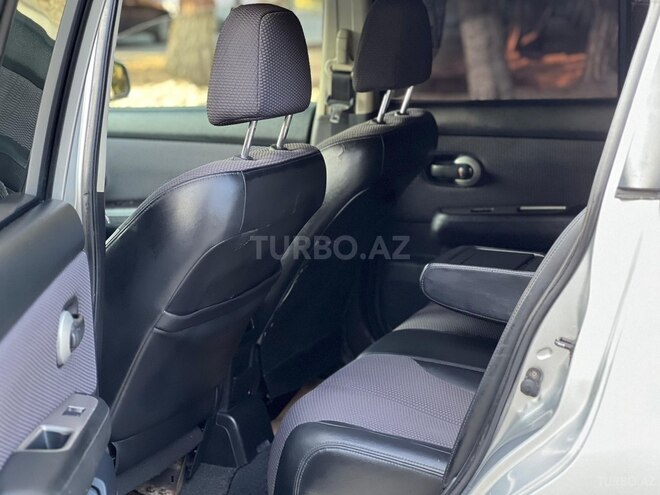 Nissan Tiida-14