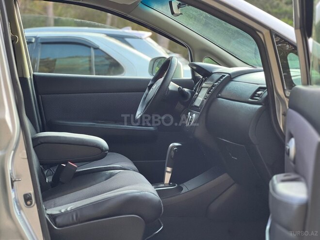 Nissan Tiida-12