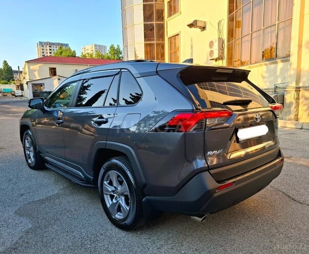 Toyota RAV4-5