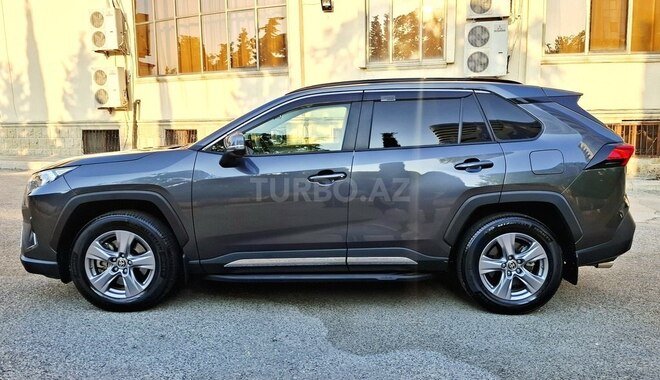 Toyota RAV4-8