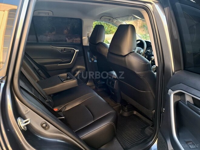 Toyota RAV4-15
