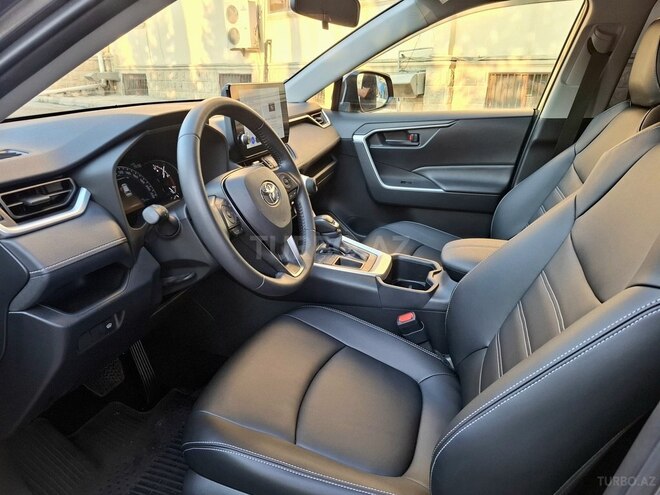 Toyota RAV4-9