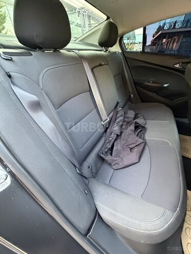 Chevrolet Cruze-12