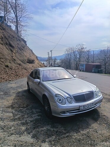 Mercedes E 320-1