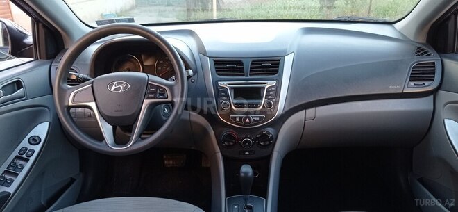 Hyundai Accent-7