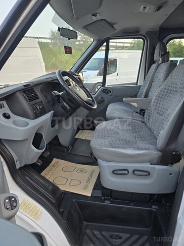Ford Transit-8