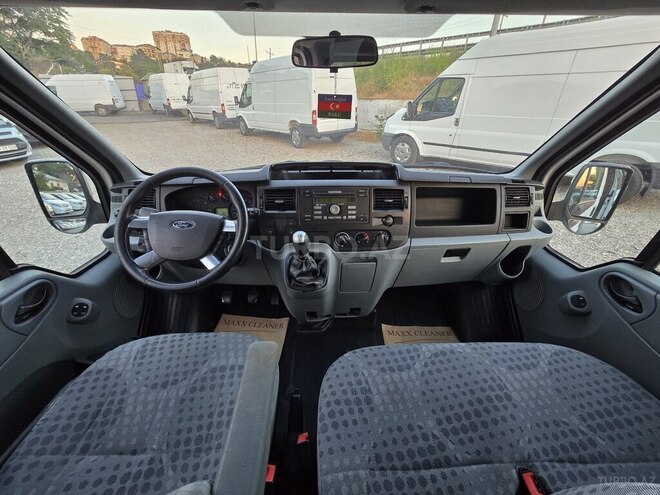 Ford Transit-9