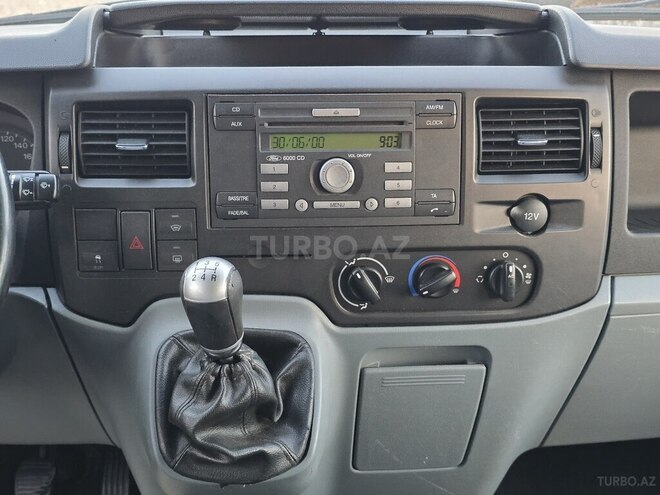 Ford Transit-12