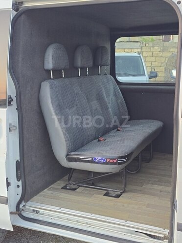 Ford Transit-17