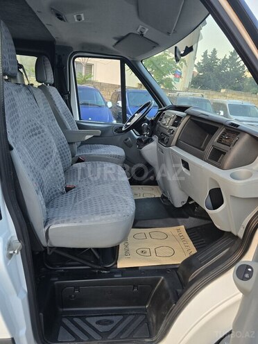 Ford Transit-15