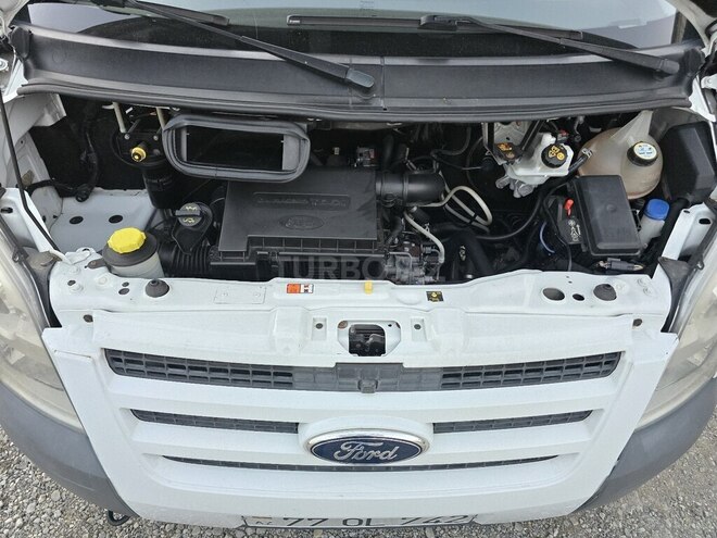 Ford Transit-19