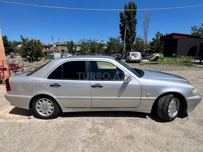 Mercedes C 200-11