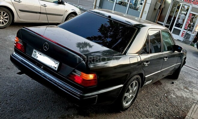 Mercedes 200 E-2