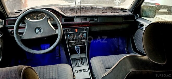 Mercedes 200 E-7