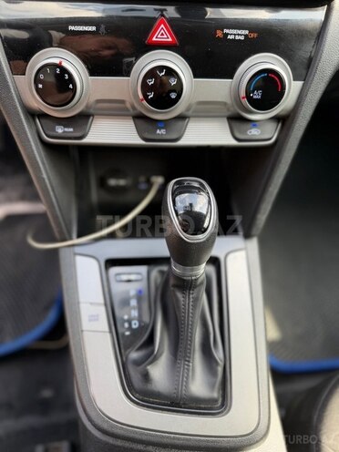 Hyundai Elantra-10