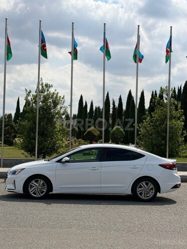 Hyundai Elantra-3