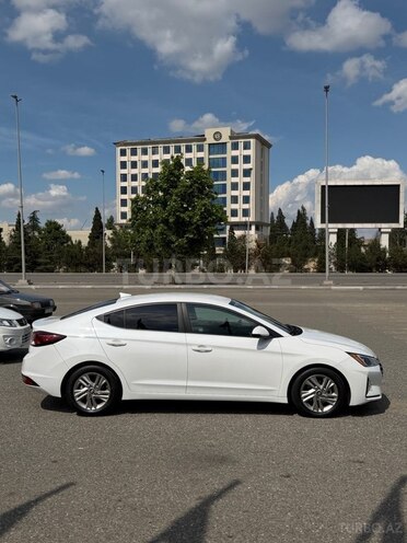 Hyundai Elantra-4