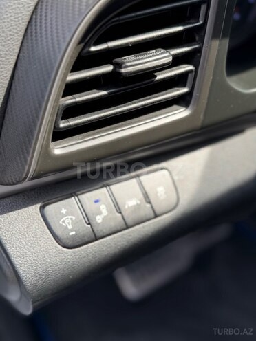 Hyundai Elantra-8