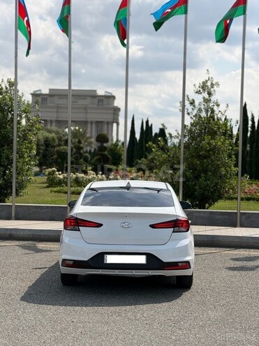 Hyundai Elantra-2